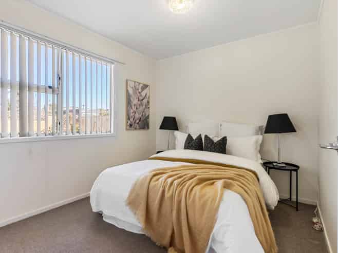 2/69 Titirangi Road, New Lynn