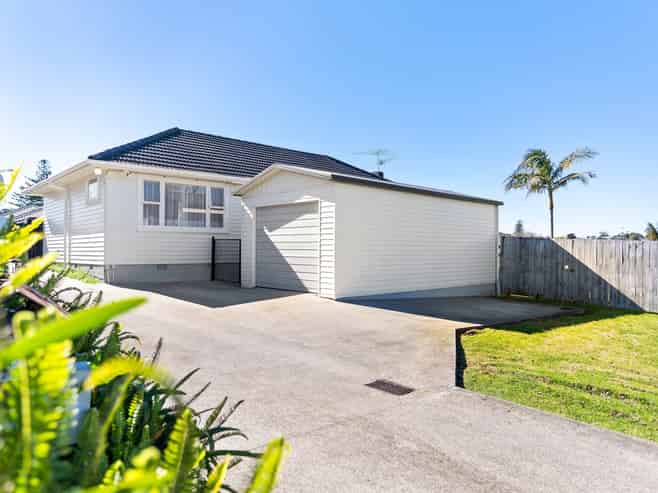 62 Howe Street, Howick