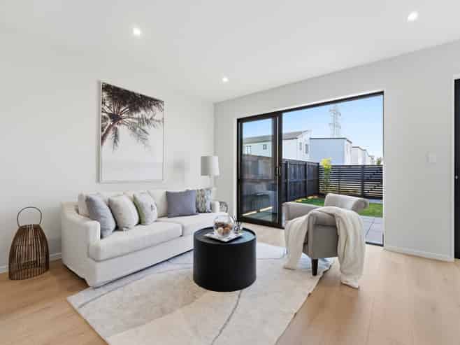 4/157 Bremner Road, Karaka