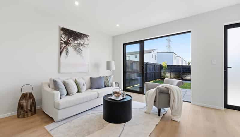 8/157 Bremner Road, Karaka