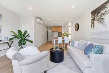 8/157 Bremner Road, Karaka
