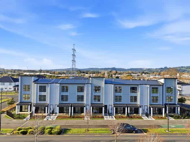 8/157 Bremner Road, Karaka