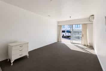 2/259 Puhinui Road, Papatoetoe