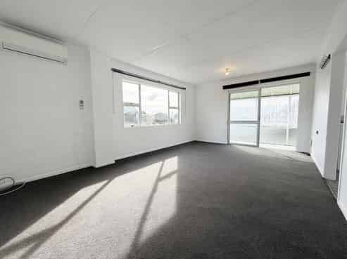 8B  Banks Street, Marfell