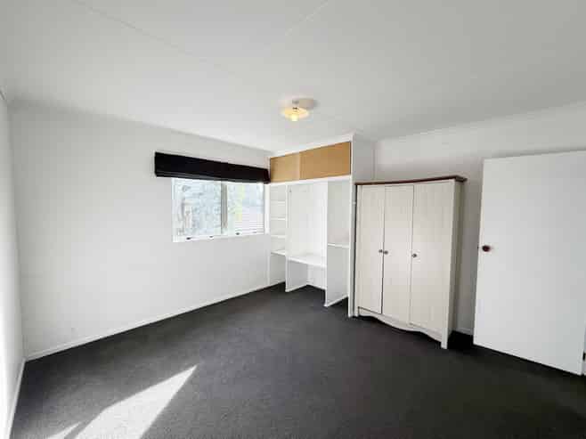 8B  Banks Street, Marfell