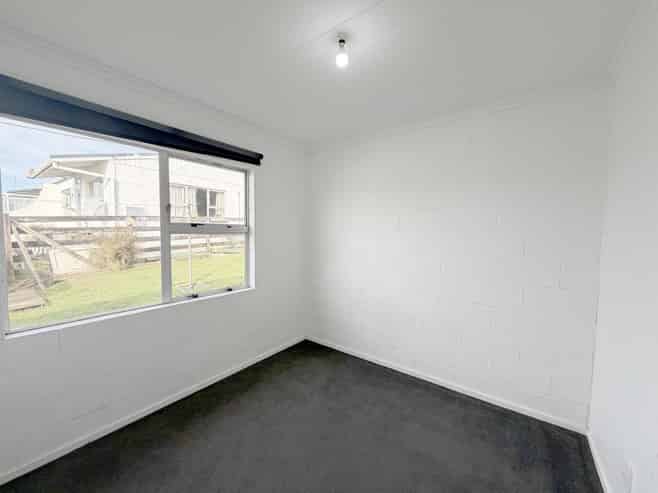 8B  Banks Street, Marfell