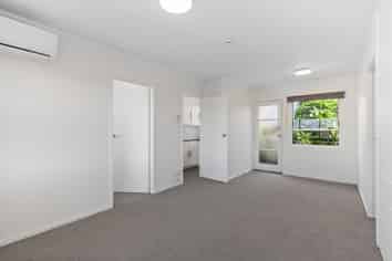 6/7 Eden View Road, Sandringham