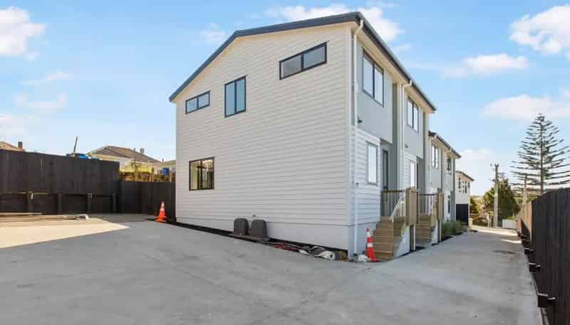 24E Lincoln Park Avenue, Massey