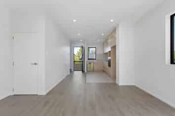 24E Lincoln Park Avenue, Massey