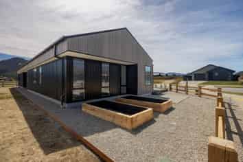 2 Pinn Street, Lake Hawea