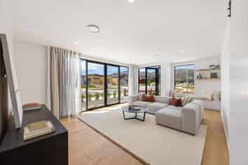 2 Pinn Street, Lake Hawea