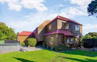 16 James Cook Drive, Whitby