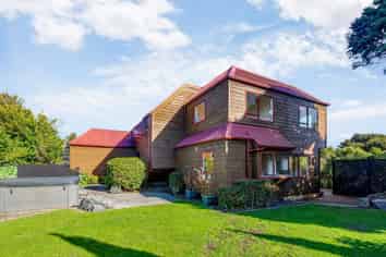 16 James Cook Drive, Whitby