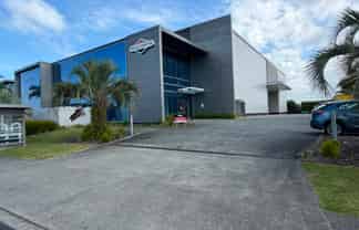 1,890 sqm Trophy Industrial HQ