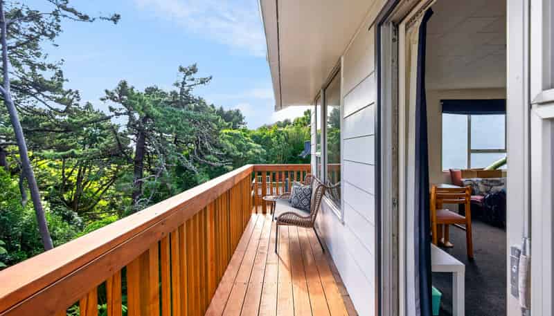 8 Cyril Way, Paparangi