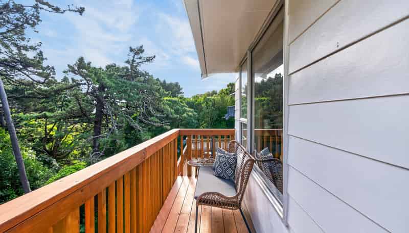 8 Cyril Way, Paparangi