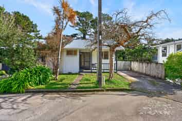 8 Cyril Way, Paparangi