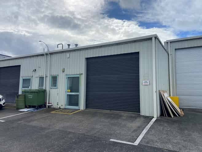 Showroom/Warehouse