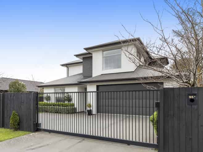 95A Edgeware Road, Saint Albans