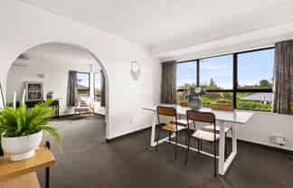 1/34 Busby Hill, Havelock North