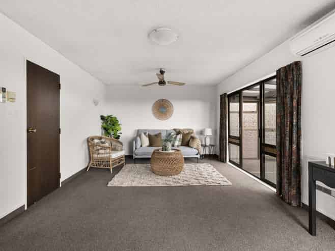 1/34 Busby Hill, Havelock North
