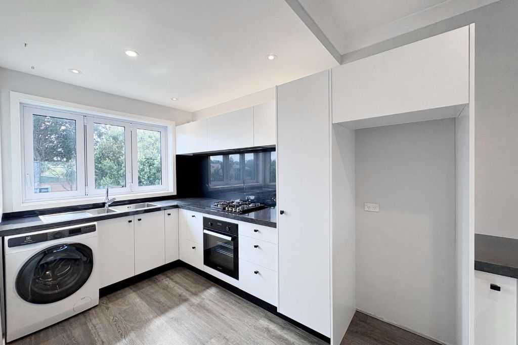 CASTLECLIFF - 1 BEDROOM 2