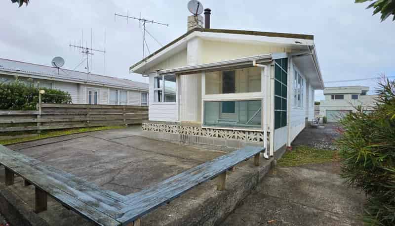 44 Manuka Street, Otaki Beach