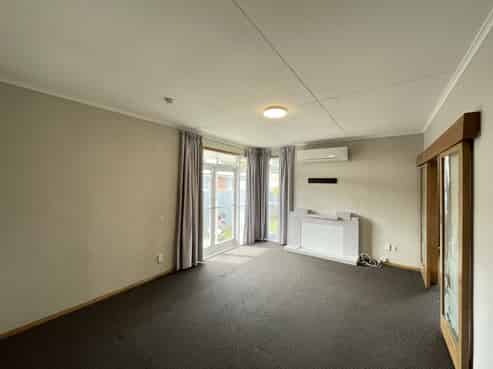 94 Pine Avenue, Ebdentown