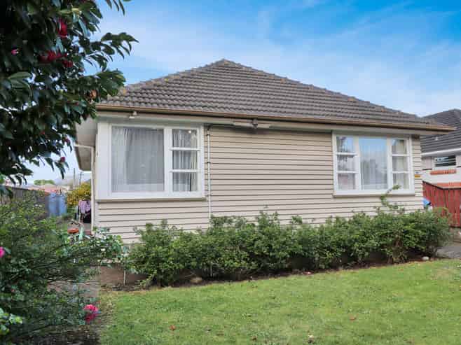 94 Pine Avenue, Ebdentown