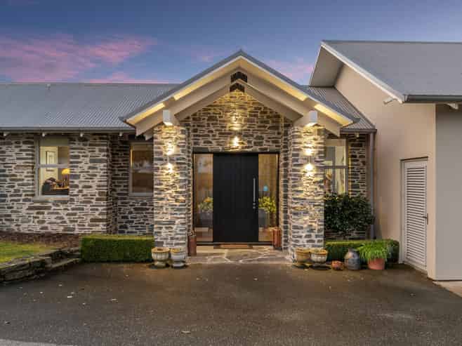 9 Hollyhock Lane, Wanaka