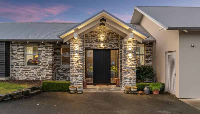 9 Hollyhock Lane, Wanaka