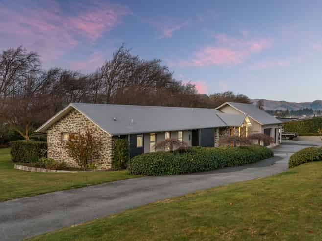 9 Hollyhock Lane, Wanaka