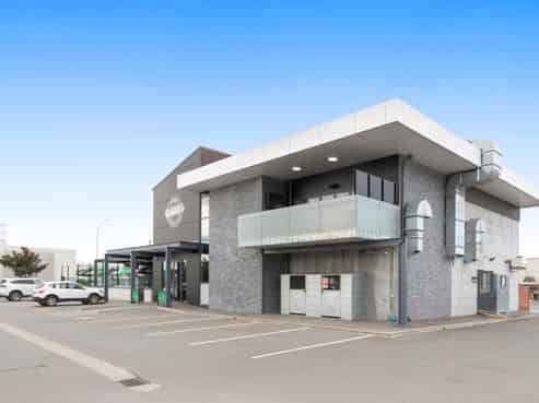 High Profile Investment with Established Tenant
