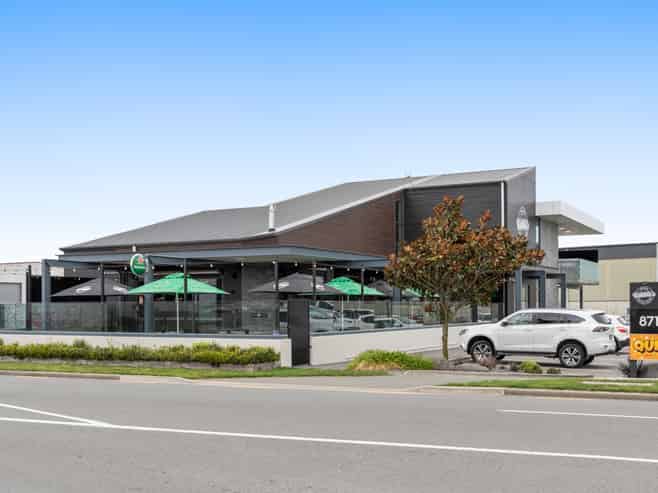 High Profile Investment with Established Tenant