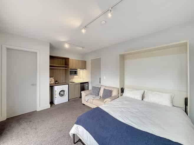 2/24A Glenmore Street, Thorndon