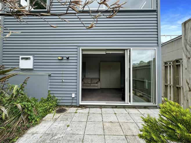 2/24A Glenmore Street, Thorndon