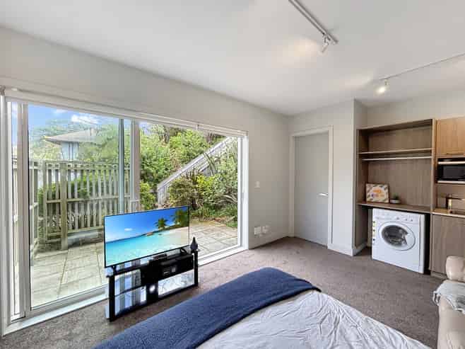 2/24A Glenmore Street, Thorndon