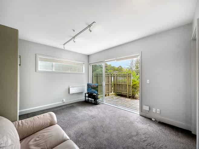 2/24A Glenmore Street, Thorndon