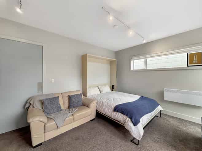 2/24A Glenmore Street, Thorndon