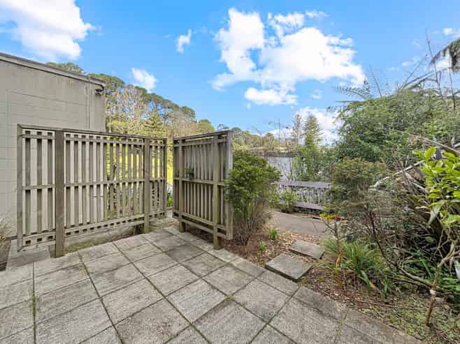 2/24A Glenmore Street, Thorndon