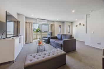 2/21 Hunters Park Drive, Three Kings