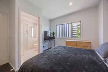 2/21 Hunters Park Drive, Three Kings