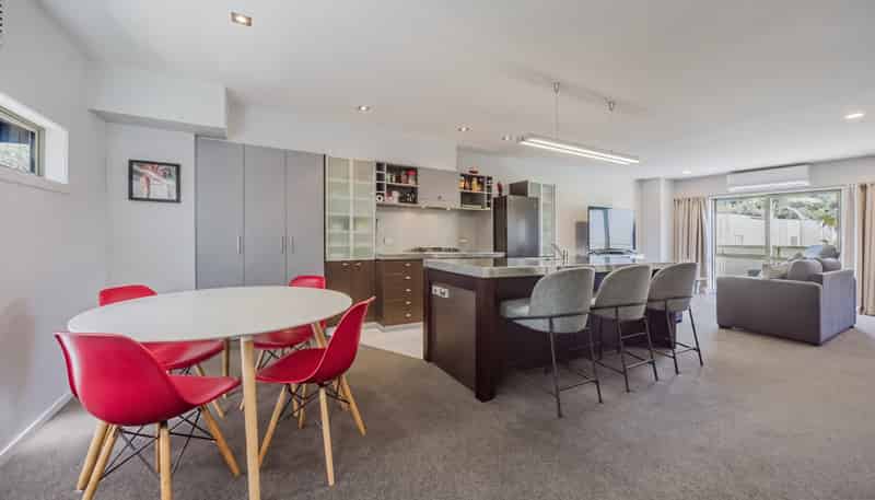 2/21 Hunters Park Drive, Three Kings