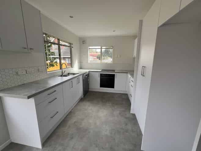 37B  Walton Street, Red Beach