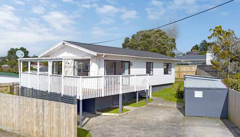 2/40C West Coast Road, Glen Eden