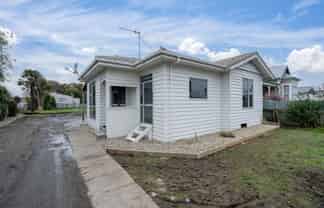 108 Venus Street, Strathern