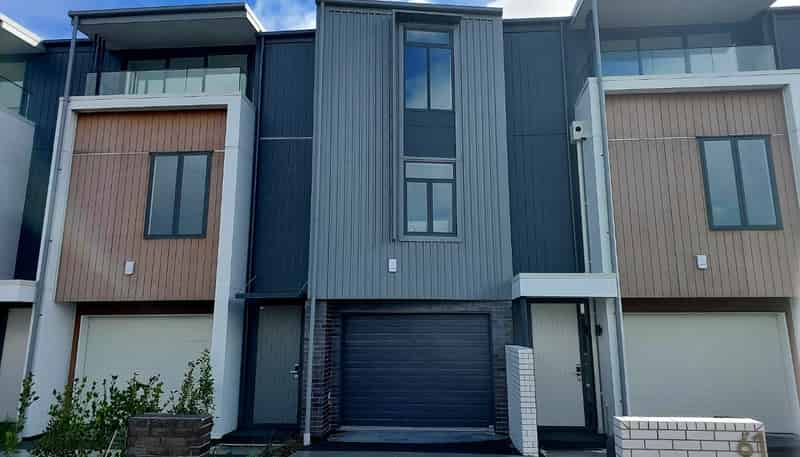 63 Bearing Parade, Long Bay