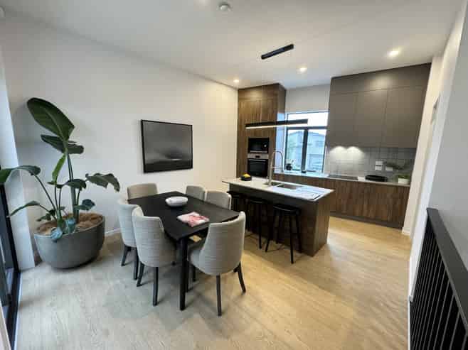 63 Bearing Parade, Long Bay