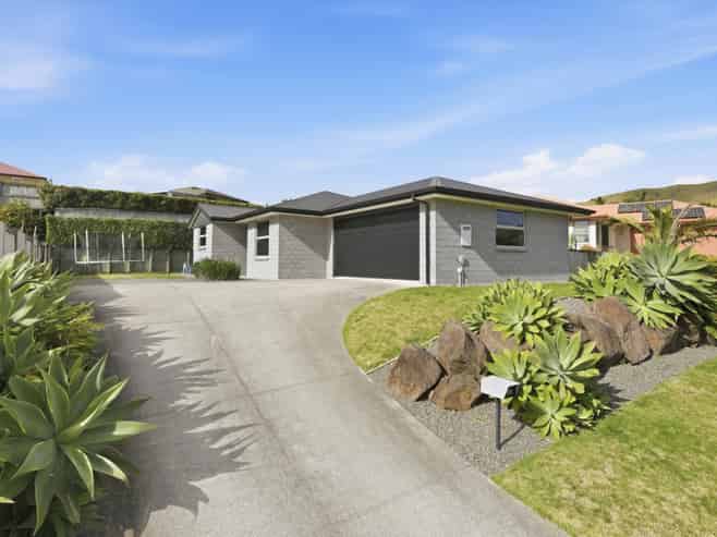105 Ballintoy Park Drive, Welcome Bay