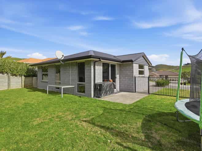 105 Ballintoy Park Drive, Welcome Bay